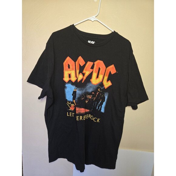 AC/DC Screen Print Rock Band Tee Size Small Concert Classic Fan Favorite - Picture 1 of 4